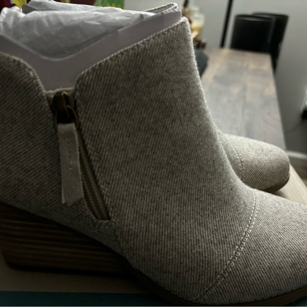 Tom’s Goldie Natural Glimmer Wedge Boot